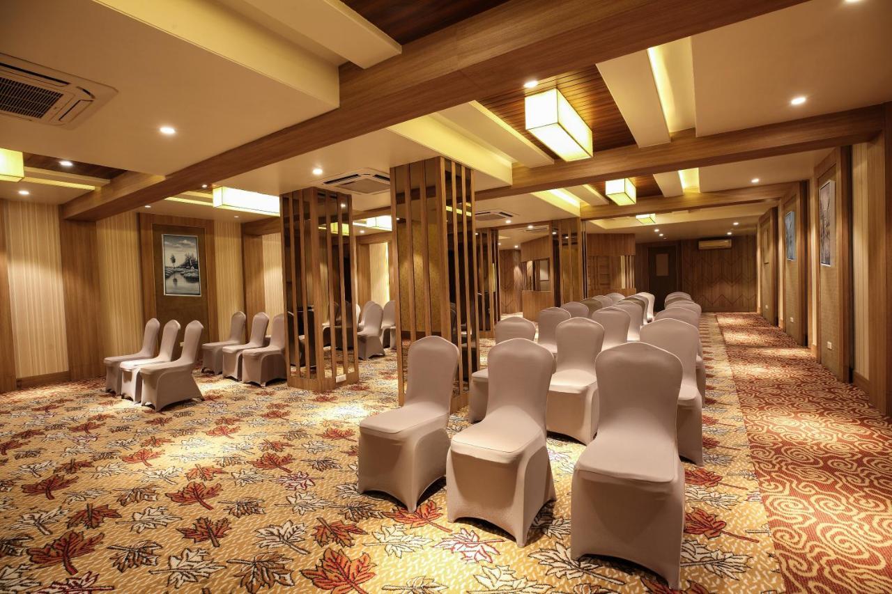 Click Hotel Nashik Esterno foto