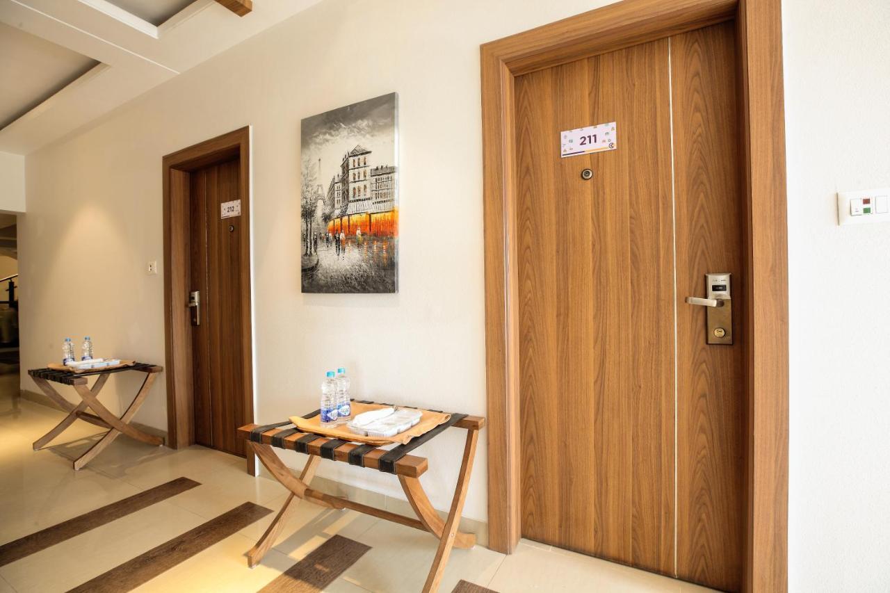 Click Hotel Nashik Esterno foto
