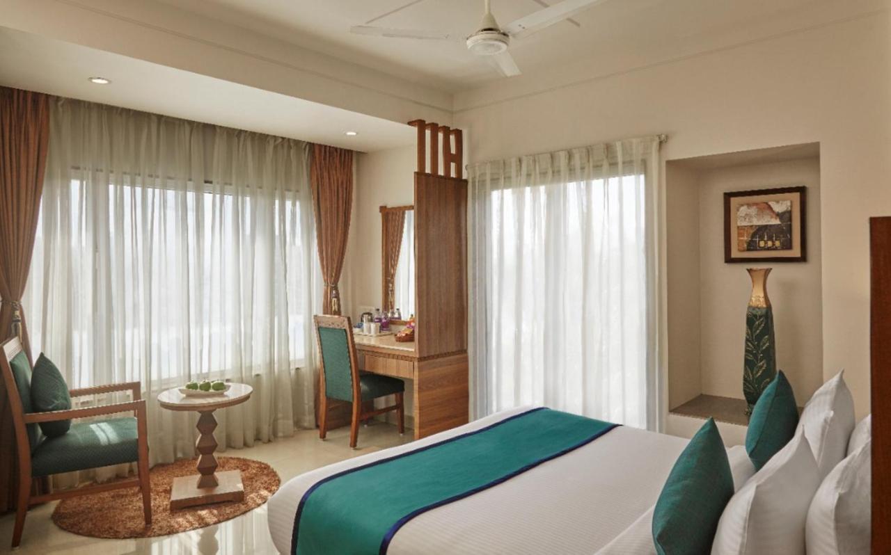 Click Hotel Nashik Esterno foto