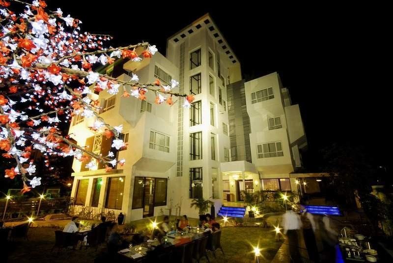 Click Hotel Nashik Esterno foto