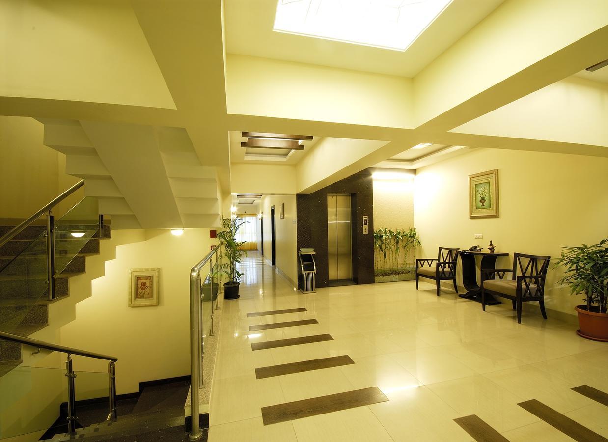 Click Hotel Nashik Esterno foto