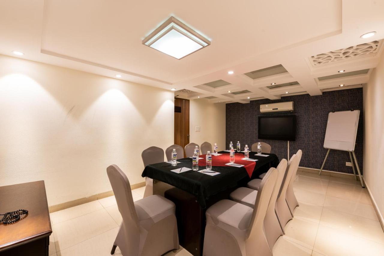 Click Hotel Nashik Esterno foto