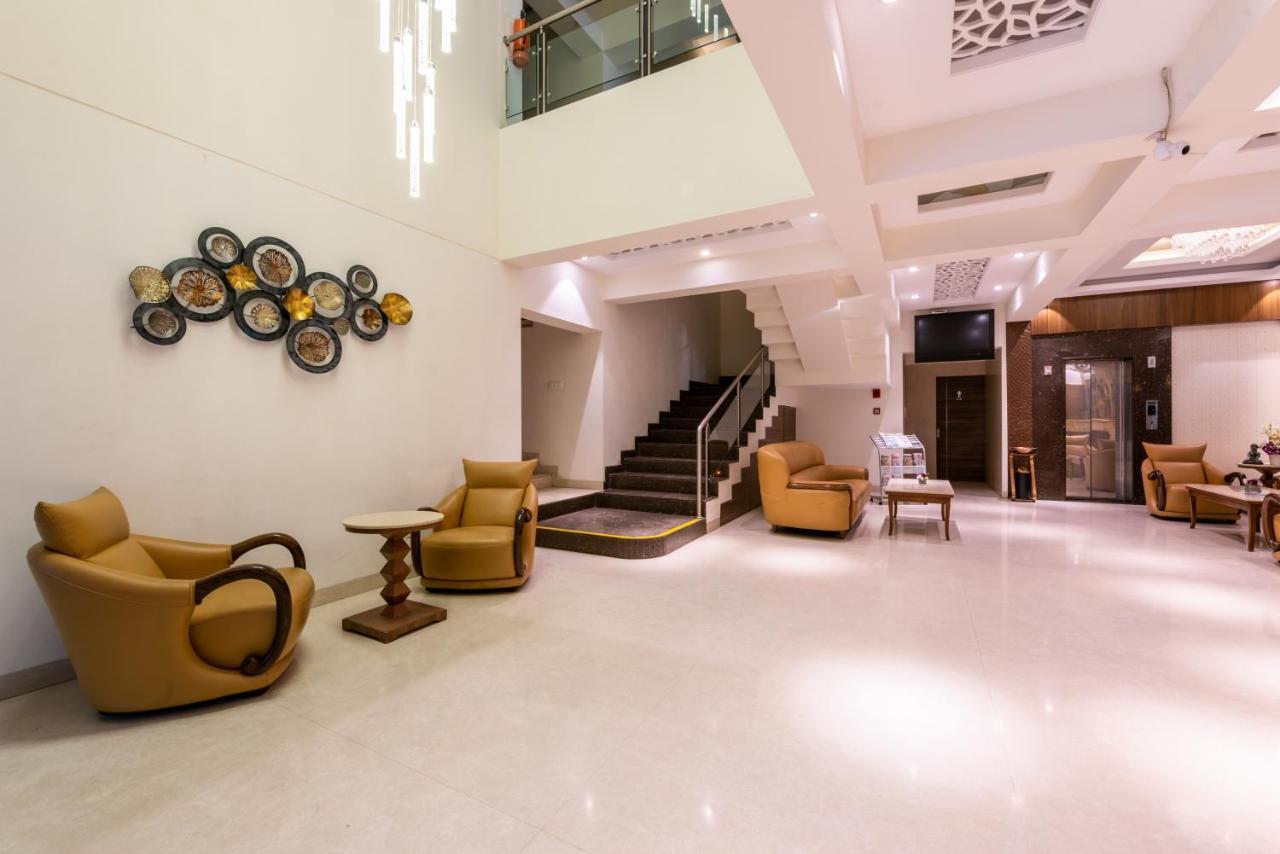 Click Hotel Nashik Esterno foto