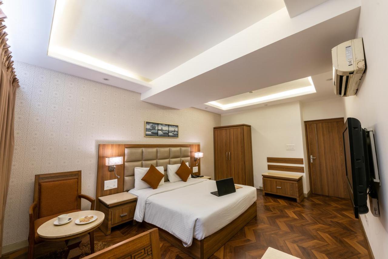 Click Hotel Nashik Esterno foto