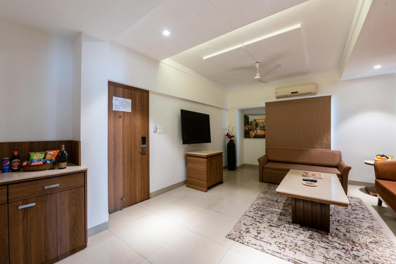 Click Hotel Nashik Esterno foto
