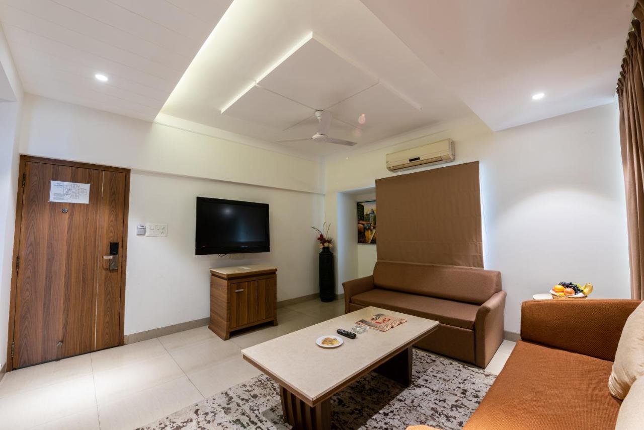 Click Hotel Nashik Esterno foto