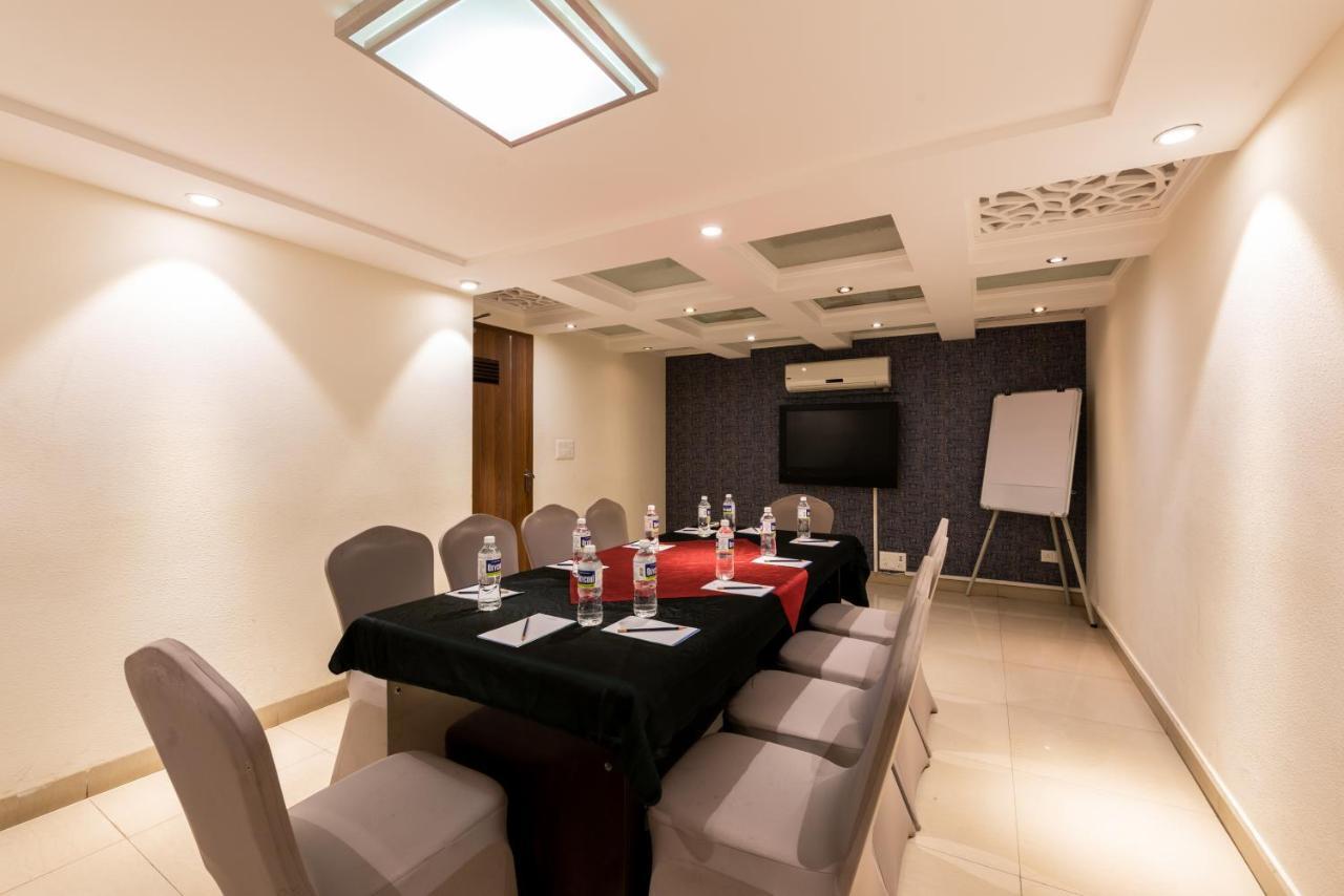 Click Hotel Nashik Esterno foto