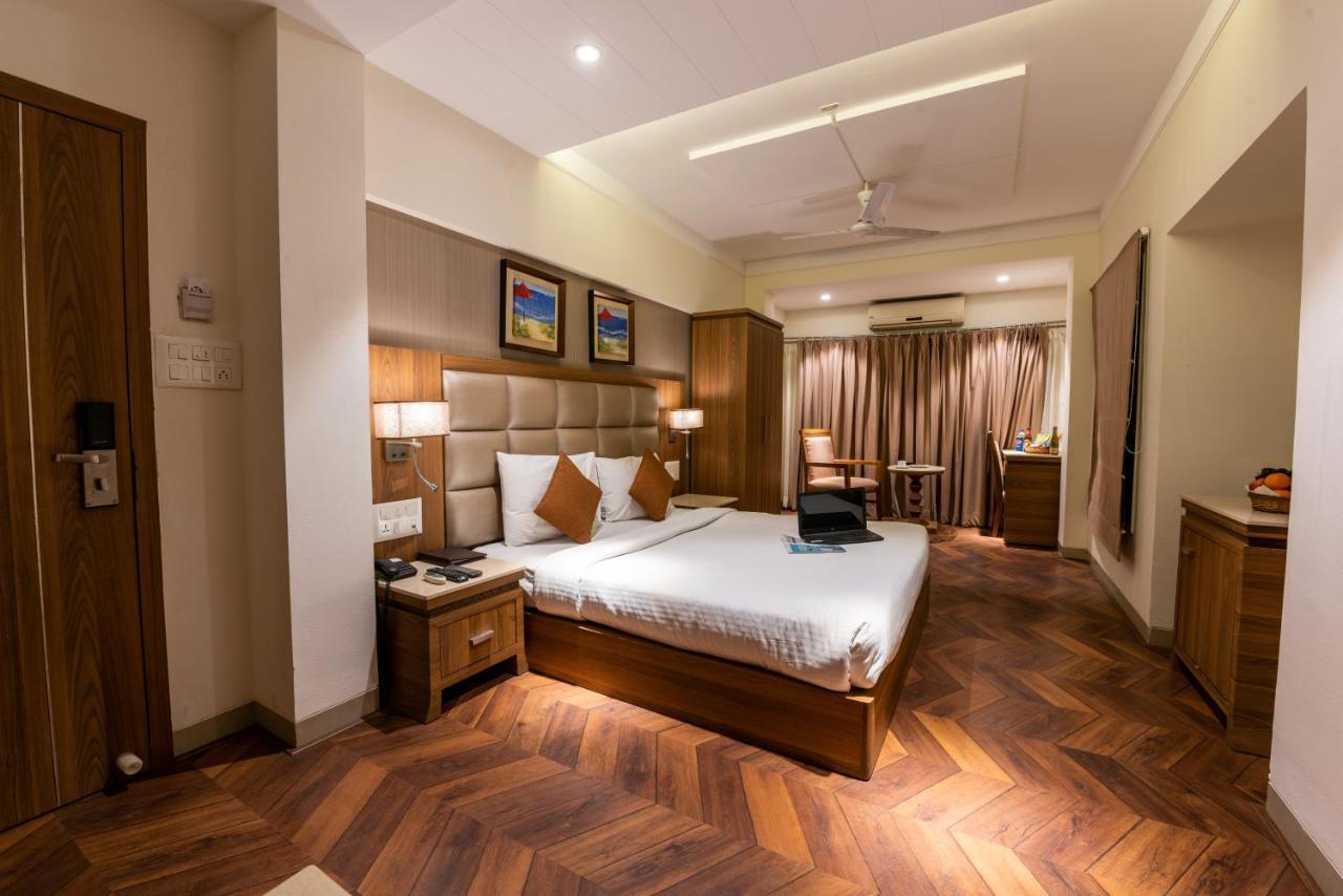 Click Hotel Nashik Esterno foto