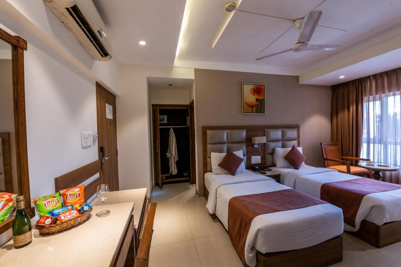 Click Hotel Nashik Esterno foto